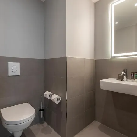 Novotel Airport 4*