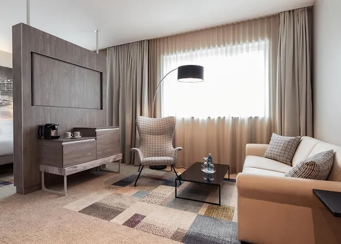 فندق Novotel Airport 4*