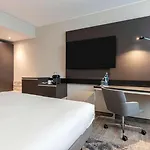 Novotel Airport 4*