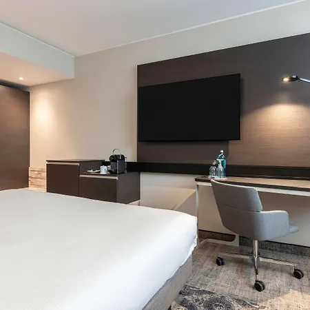 Novotel Airport 4*