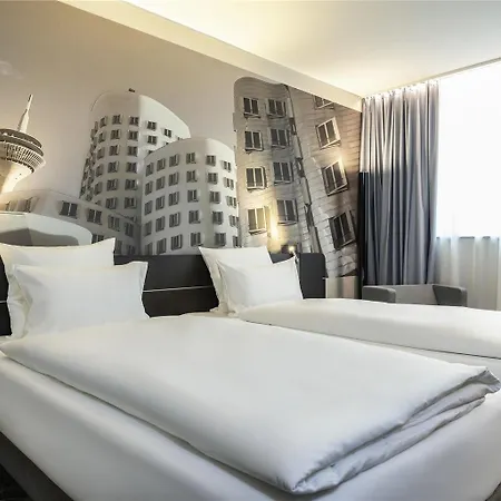 Ξενοδοχείο Novotel Airport 4*