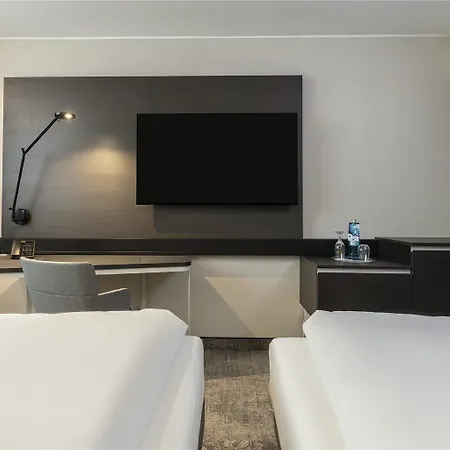 Novotel Airport 4*