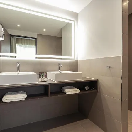 Novotel Airport Hotell 4*