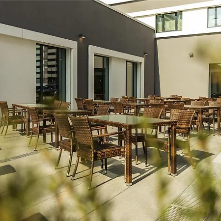 Novotel Airport מלון 4*