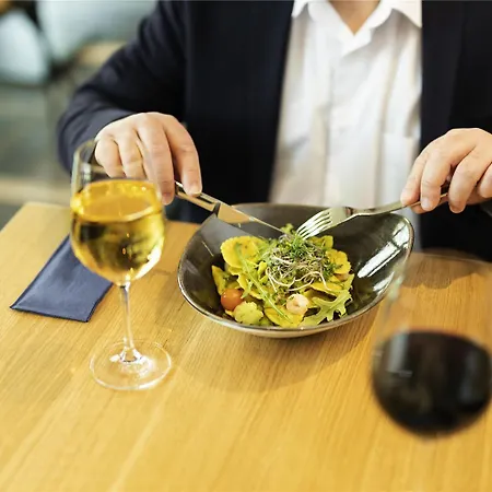 מלון Novotel Airport