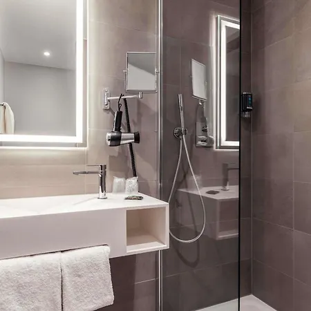 Novotel Airport Hotel 4*