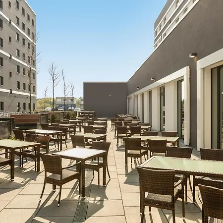 Novotel Airport Hotel 4*
