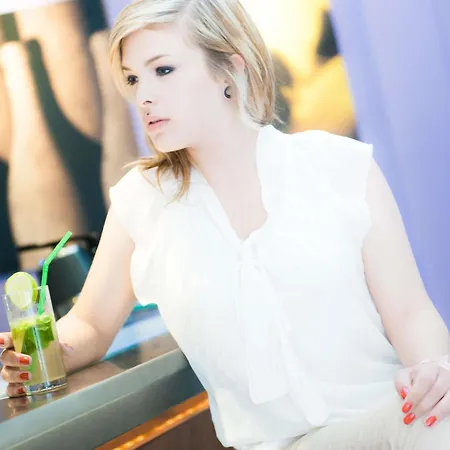 Novotel Airport 4*