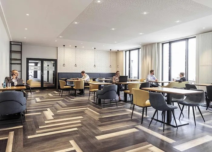 Novotel Airport Otel 4*