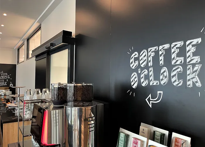 Novotel Airport Otel 4*