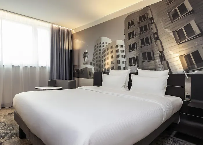 Novotel Airport Otel 4*